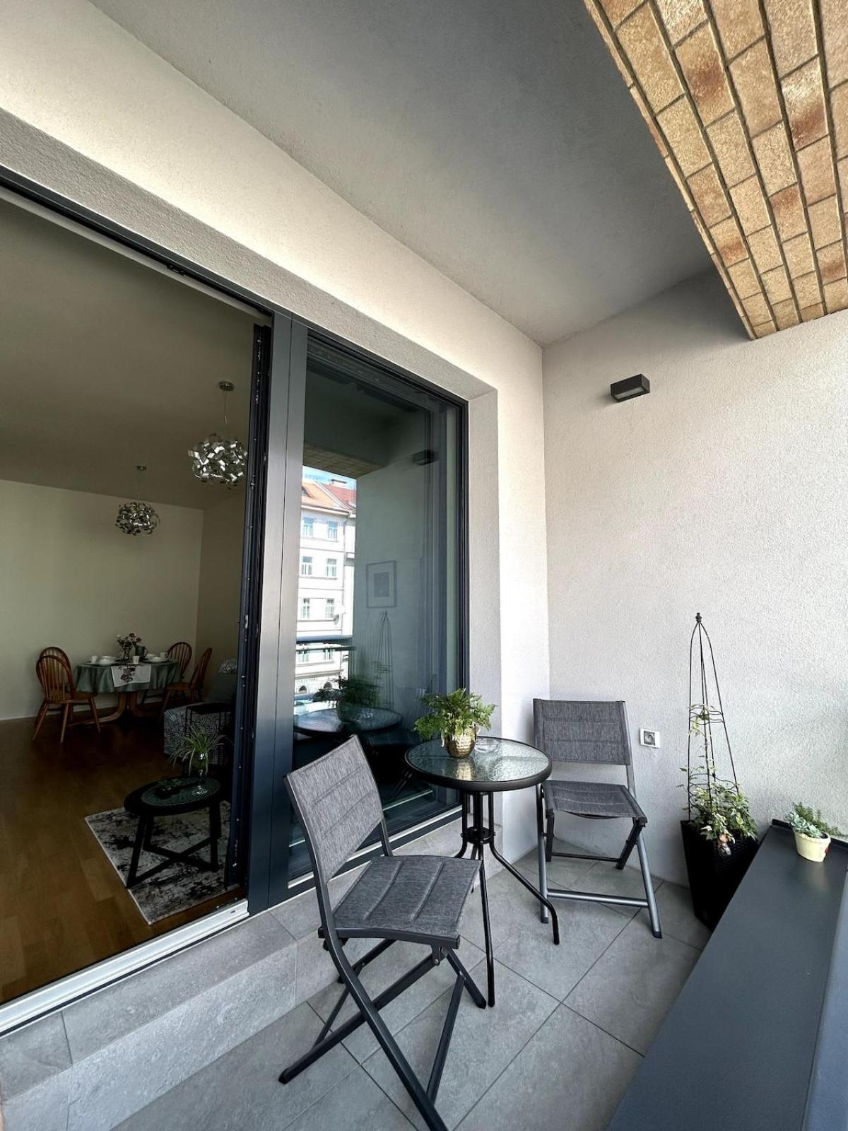 Apartmán Viktoria With Garage & Balcony